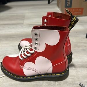 Dr Martens pascal heart valentine's day exclusive